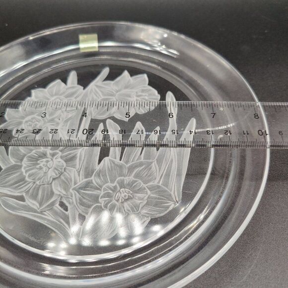 Etched Crystal Daffodil Plate 9.5” Signed Yamamoto Japan Floral Decor - Picture 6 of 8